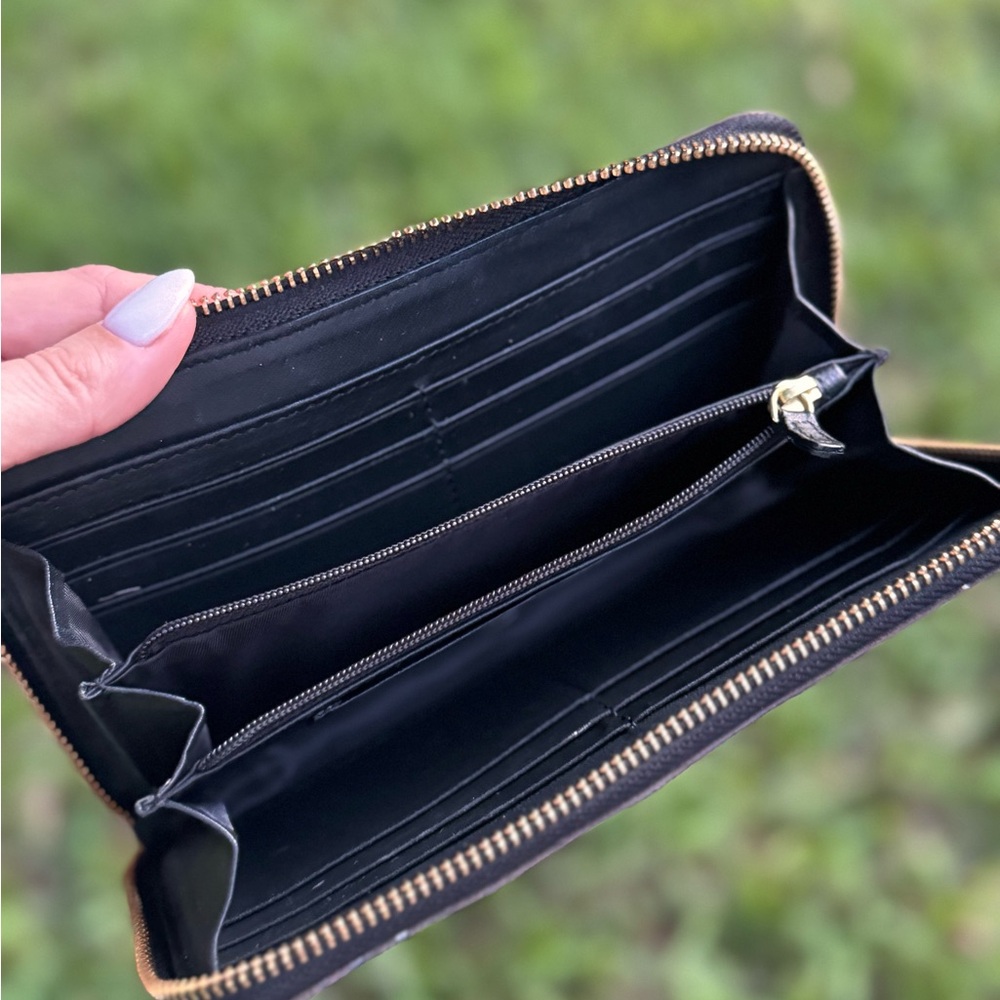 Brown Brahmin Wallet - Picture 7 of 12